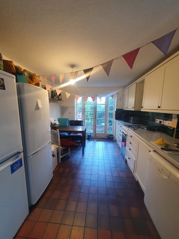 Room Parolles Road in Greater London