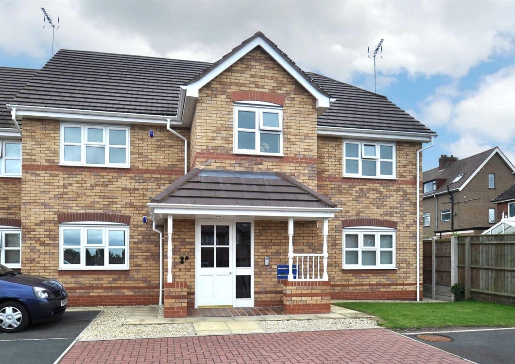 Flat Cygnet Court in South Staffordshire