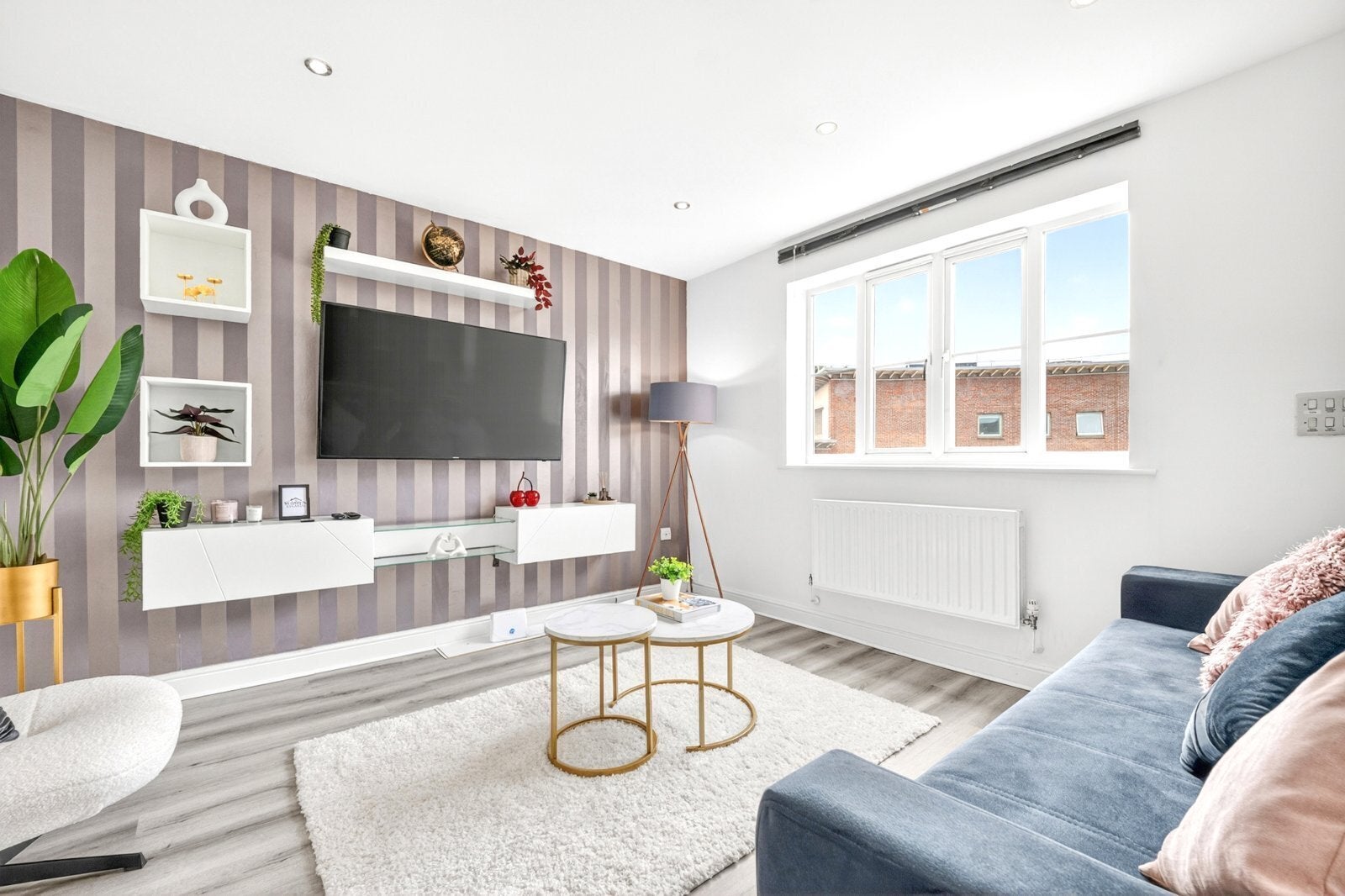 Flat Kelly Avenue in Greater London