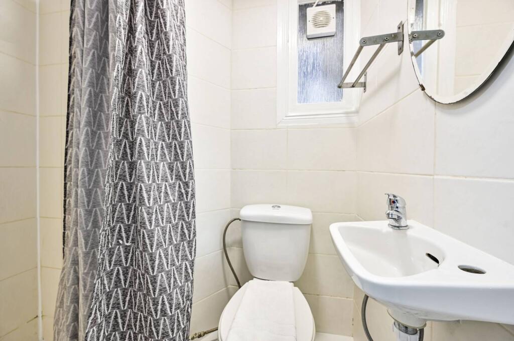 Flat Knaresborough Place in Greater London