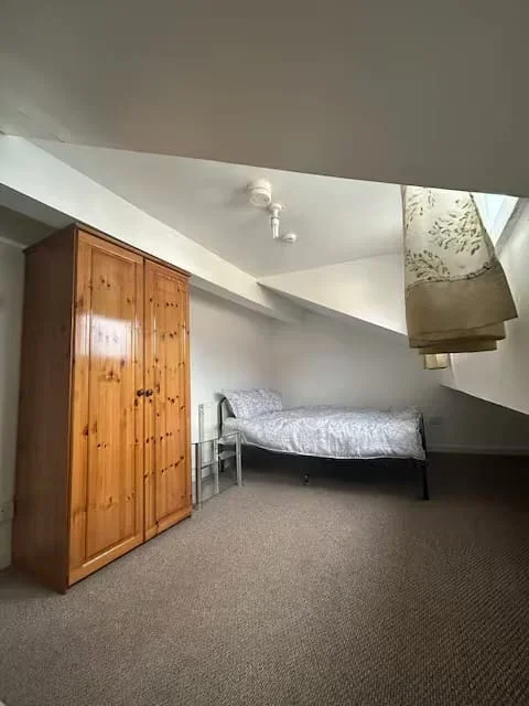 Room Stockport Road in Manchester