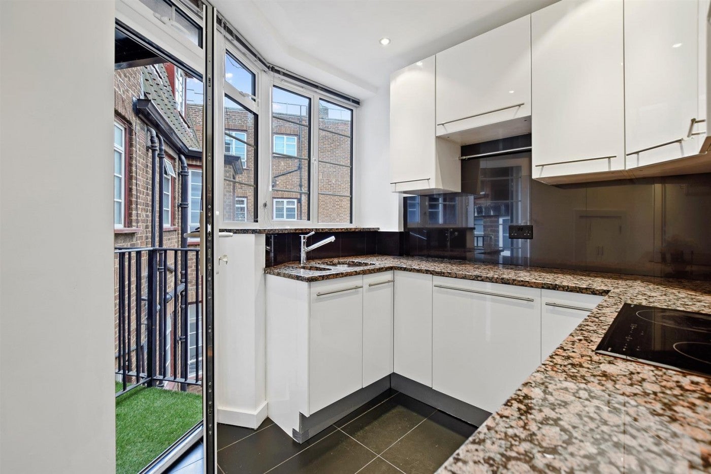 Flat Frognal Lane in Greater London