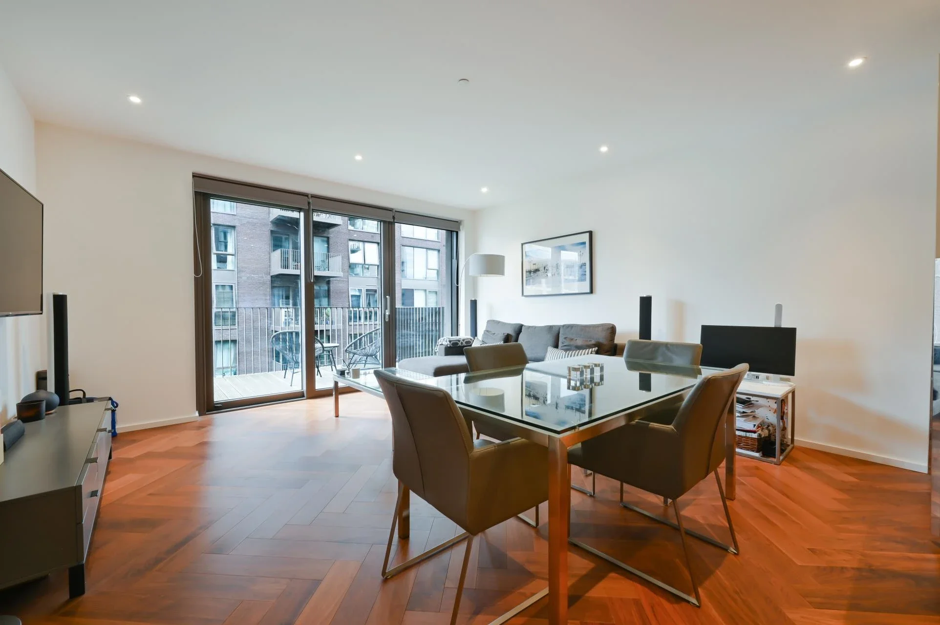 Flat New Mill Road in Greater London