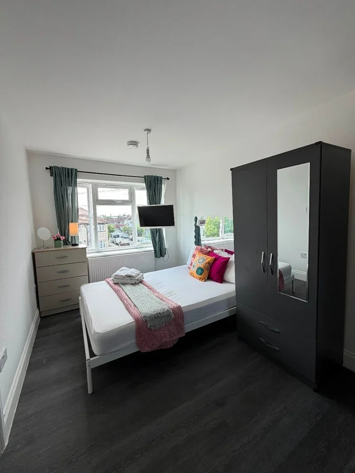 Flat Castle Road in Greater London