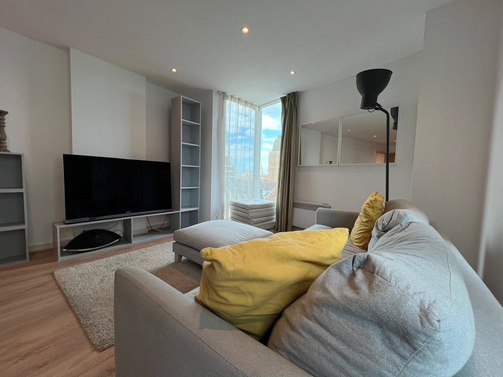 Flat Albert Embankment in Greater London