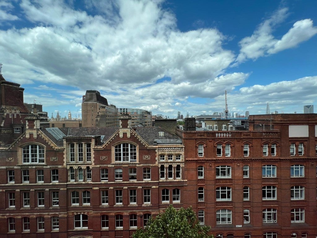 Flat Albert Embankment in Greater London