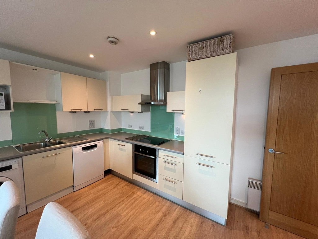 Flat Albert Embankment in Greater London
