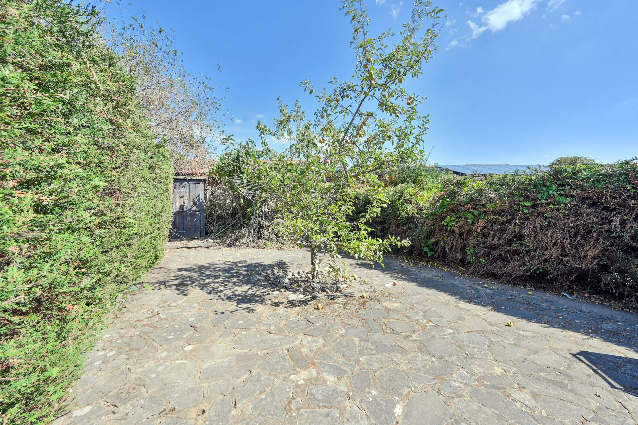 Flat Guernsey Close in Greater London
