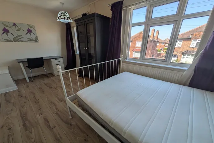Room Lilac Grove in Nottingham