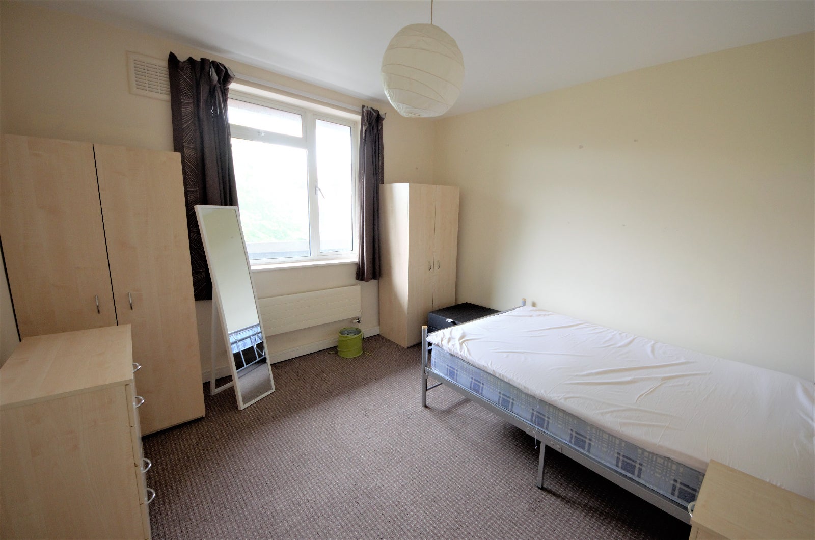 Flat Calshot Street in Greater London