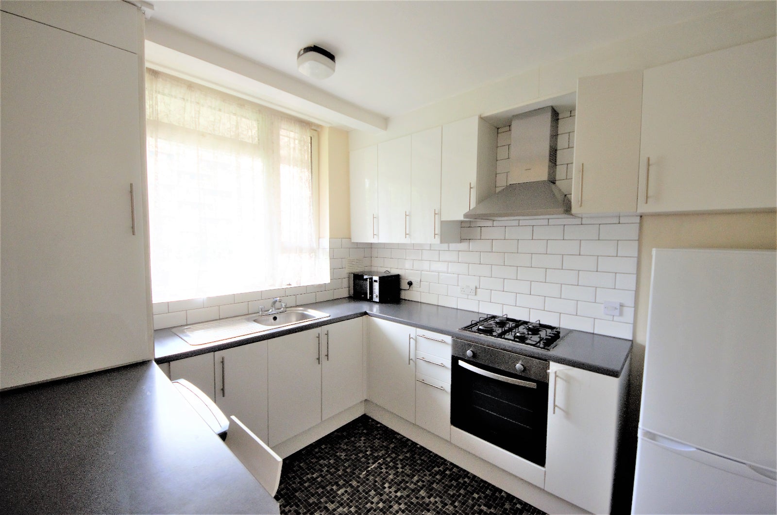 Flat Calshot Street in Greater London