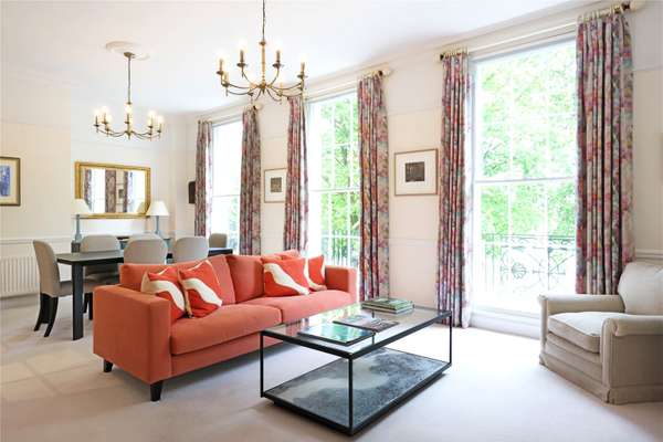 Flat Imperial Square in Cheltenham