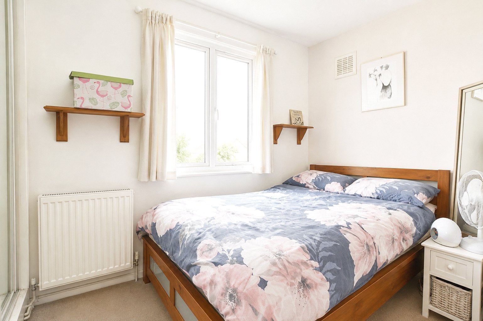 Flat Friars Avenue in Greater London