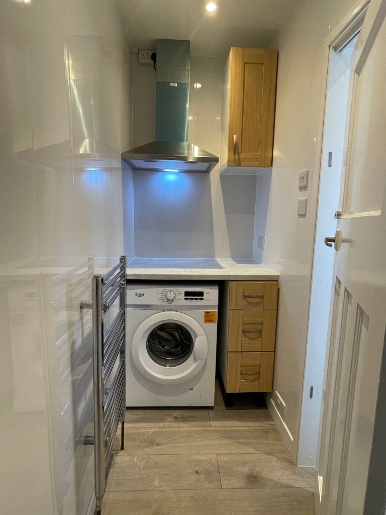 Flat Adderley Road in Greater London