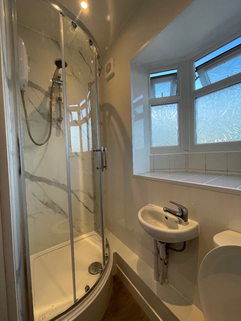 Flat Adderley Road in Greater London