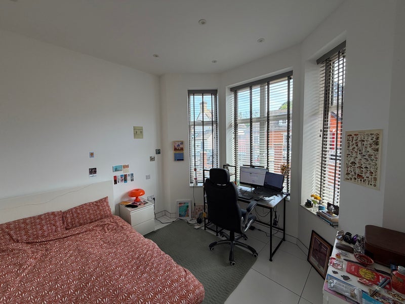Room Farnan Road in Greater London