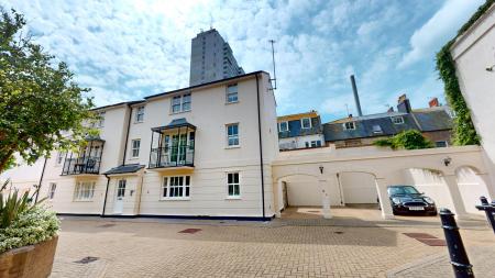 Flat Russell Mews in Brighton