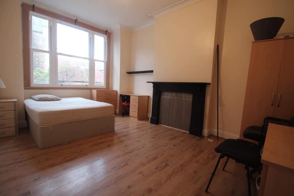 Room Brynland Avenue in Bristol