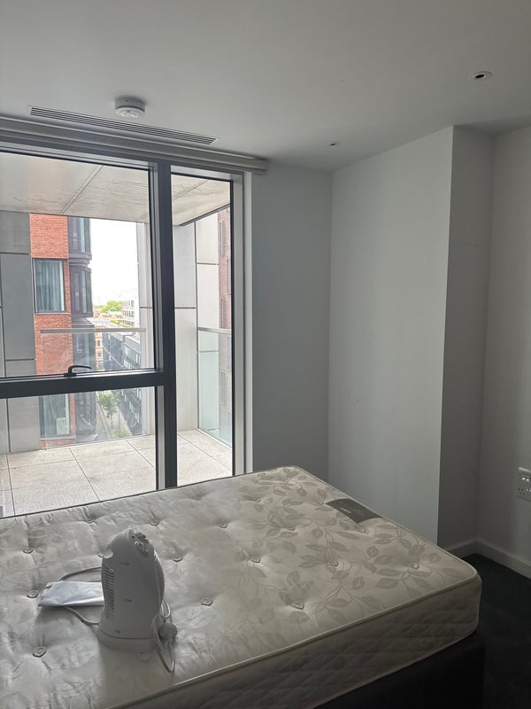 Room City Road in Greater London