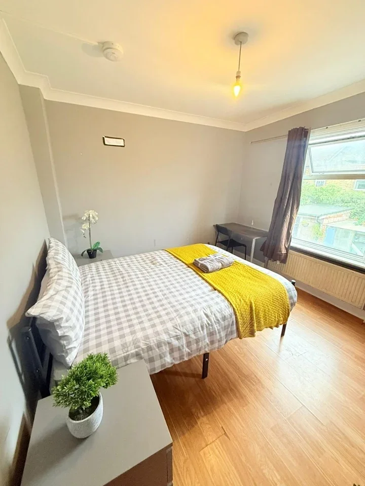 Room Windsor Road in Greater London