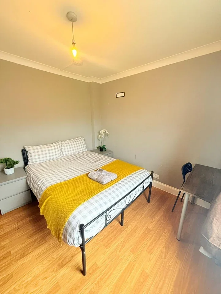 Room Windsor Road in Greater London