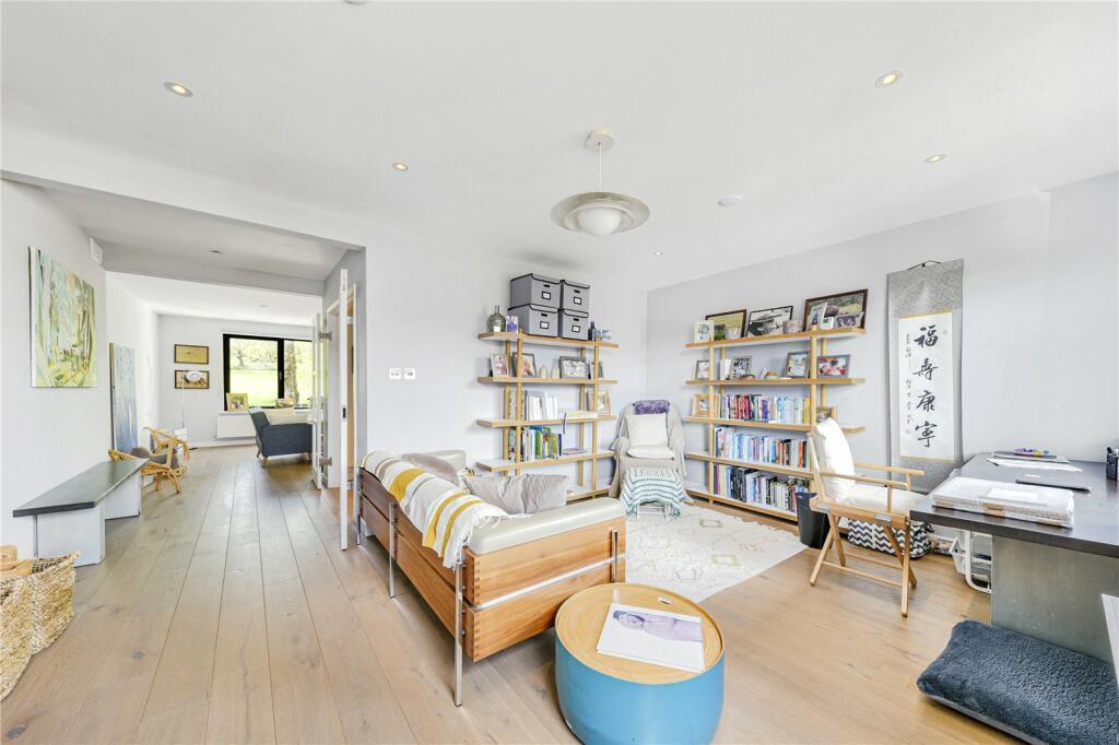 House Meadowbank in Greater London