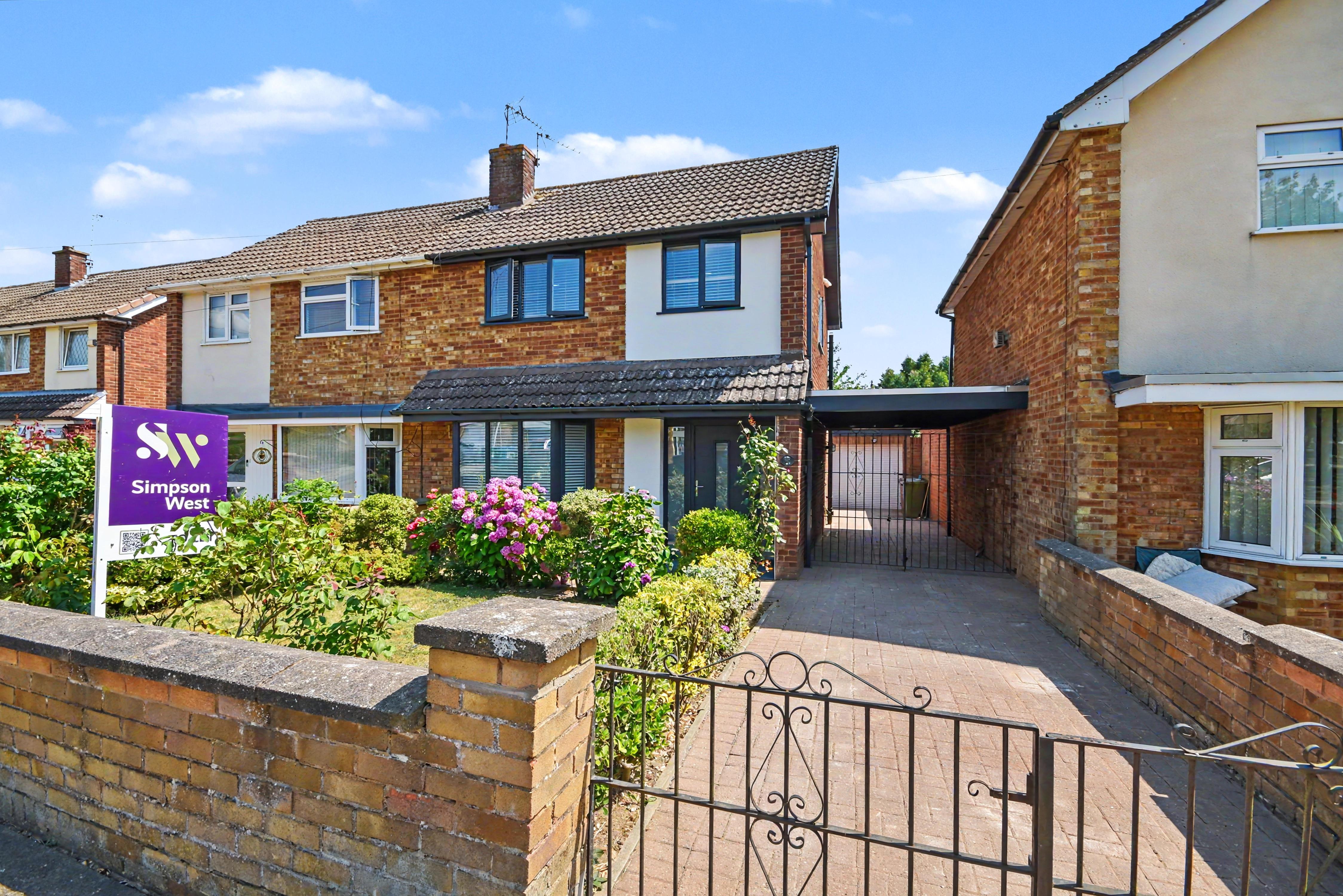 House Collingwood Avenue in Corby