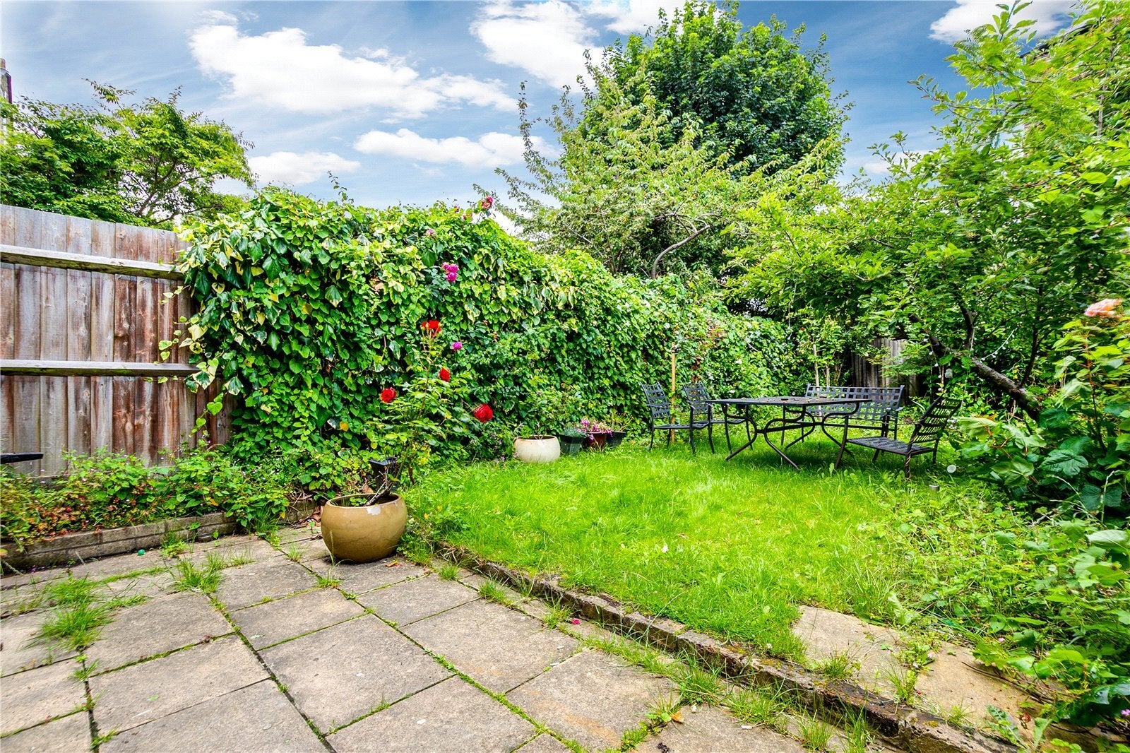 House Narbonne Avenue in Greater London