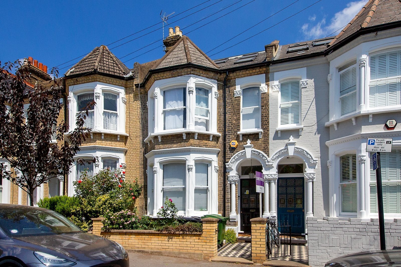 House Narbonne Avenue in Greater London