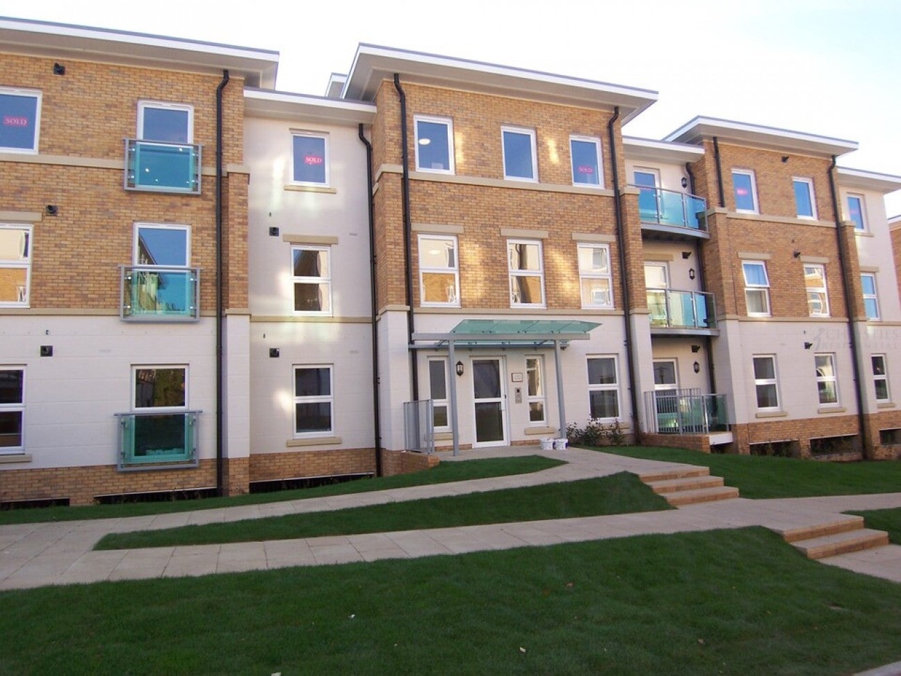 Flat Highbury Drive in Mole Valley