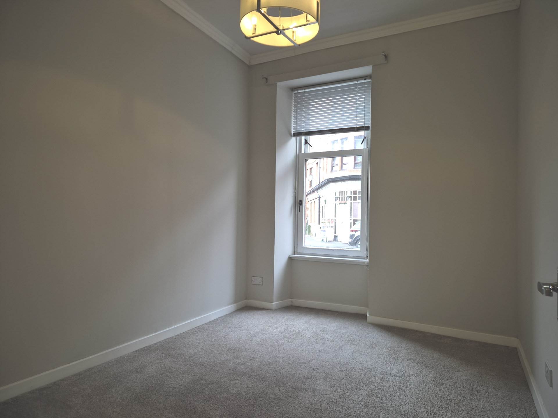 Flat Holmlea Road in Glasgow