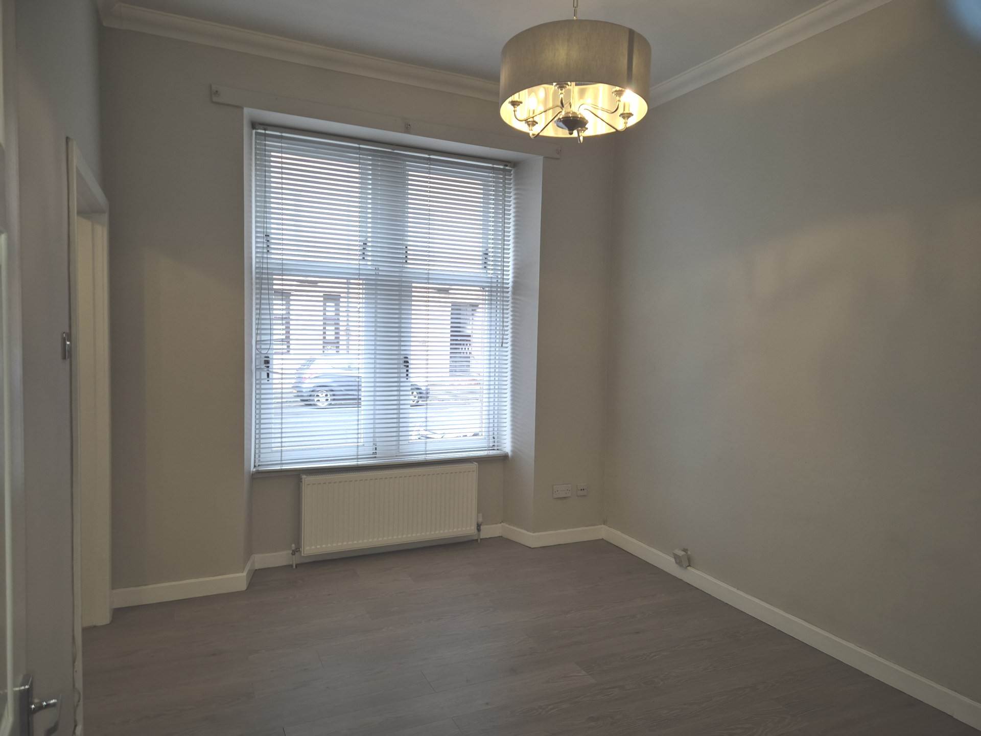 Flat Holmlea Road in Glasgow