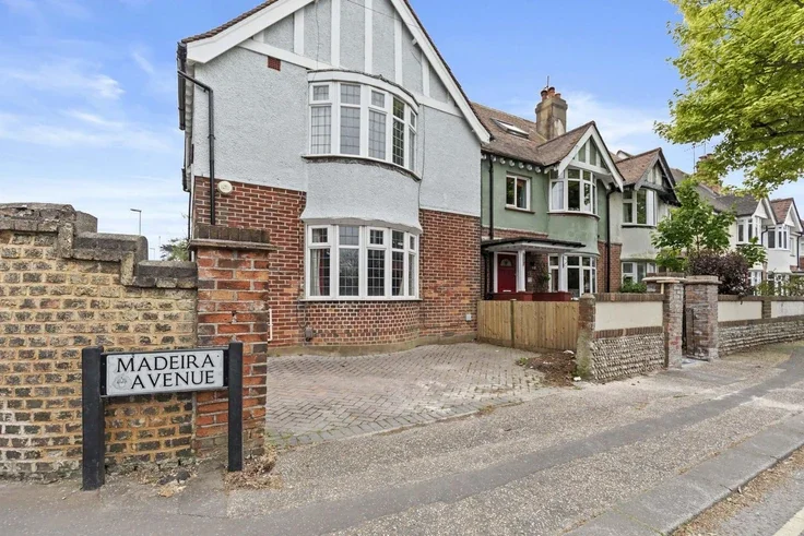 House Lyndhurst Road in Worthing