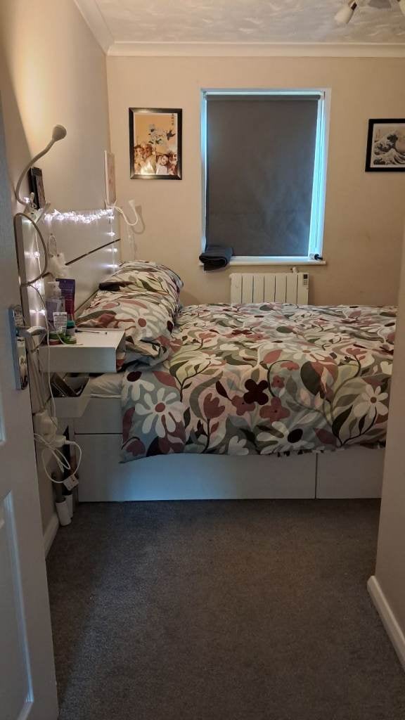 Flat Loughman Close in Kingswood