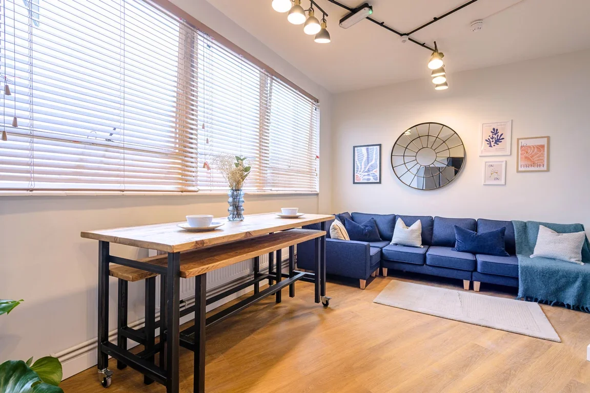 Flat Grosvenor Road in Greater London