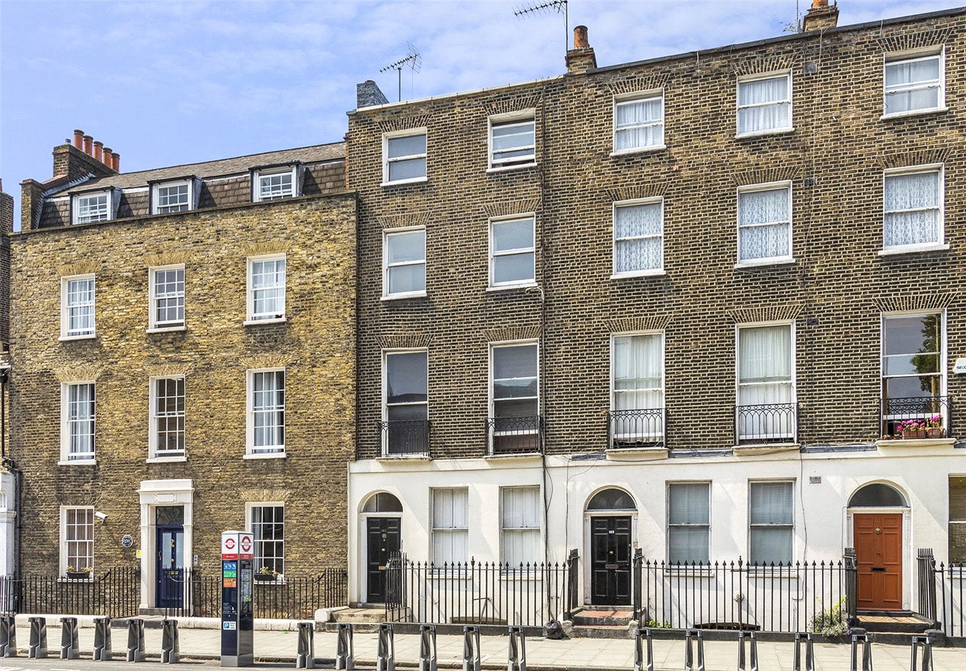 Flat Gray's Inn Road in Greater London