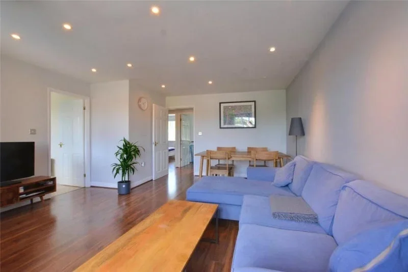 Flat Thyme Close in Greater London