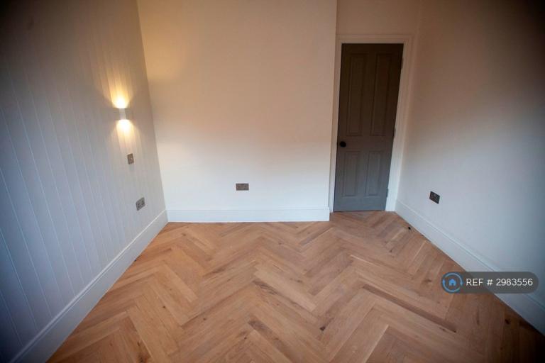 Flat Wilbraham Road in Manchester