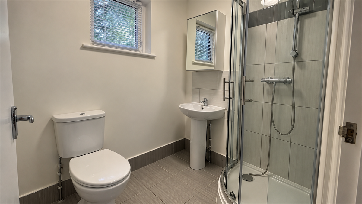 Room Brickfield Road in Greater London