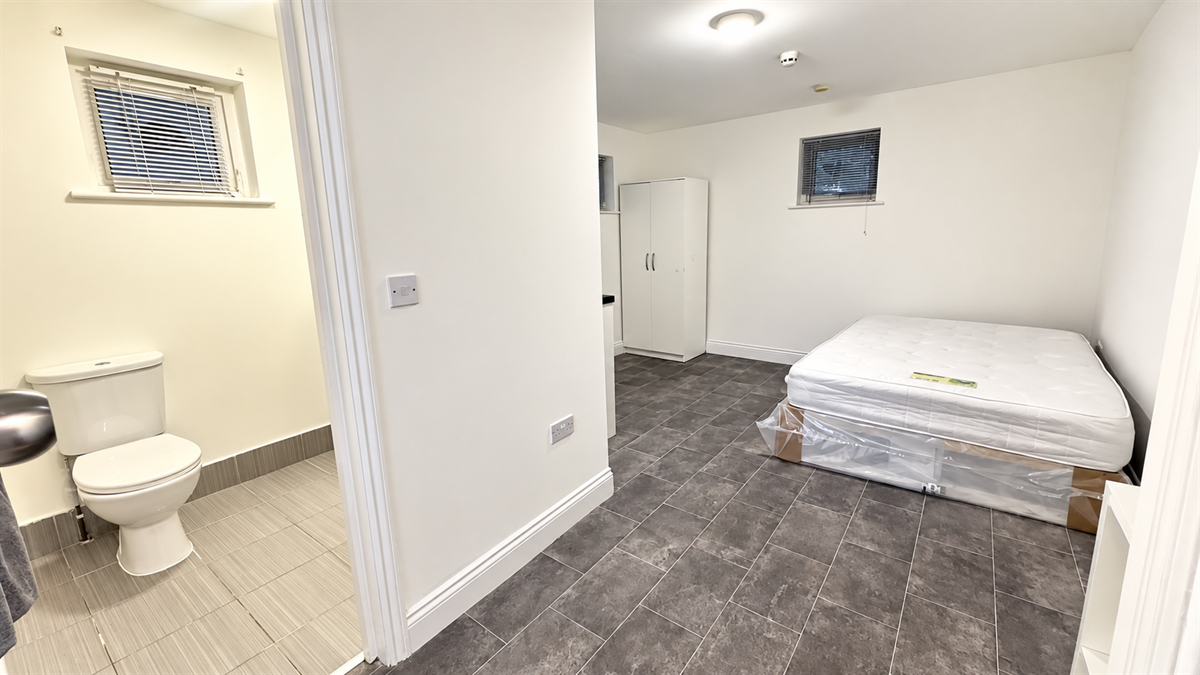 Room Brickfield Road in Greater London