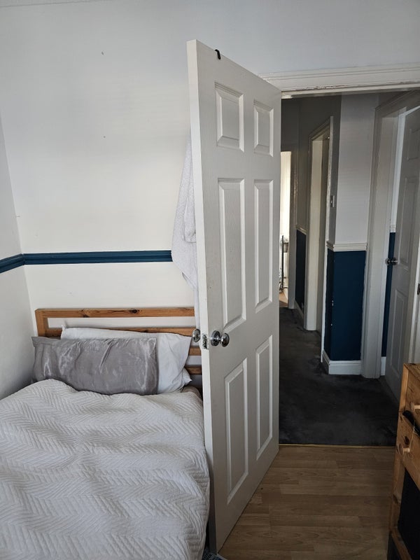 Room Glendower Avenue in Coventry