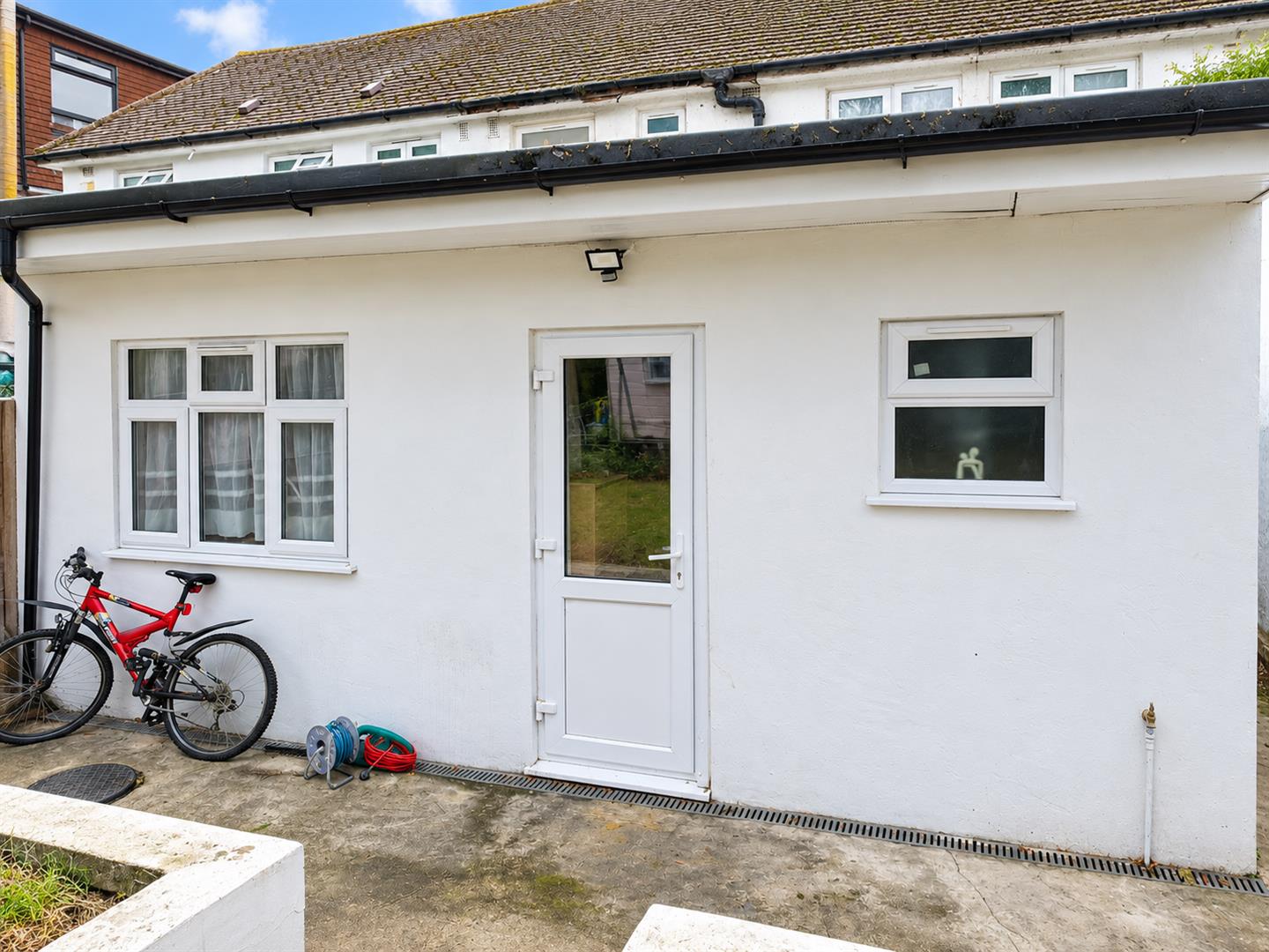 Flat Watling Avenue in Greater London