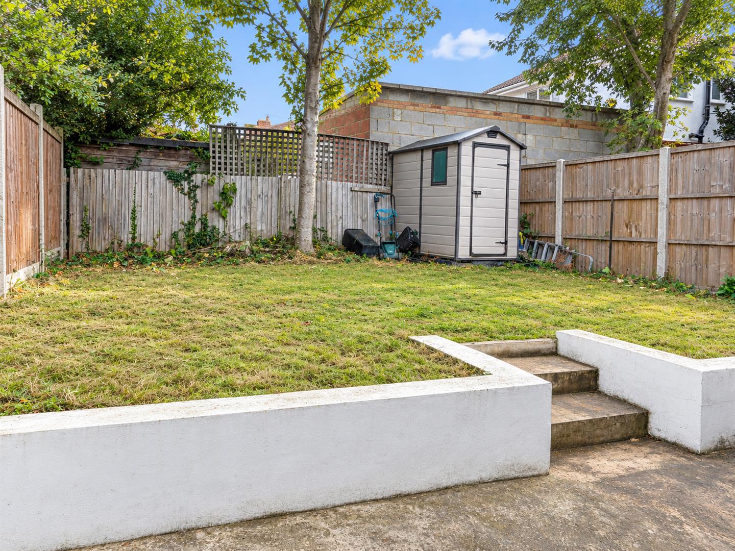 Flat Watling Avenue in Greater London
