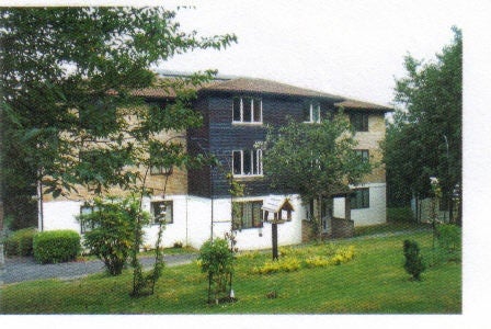Flat Fairbairn Close in Greater London