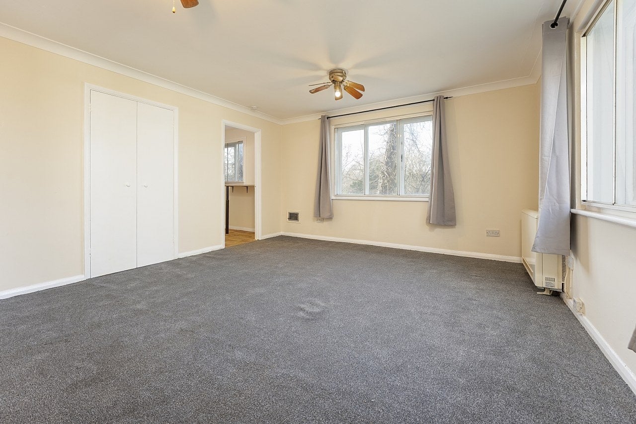 Flat Fairbairn Close in Greater London
