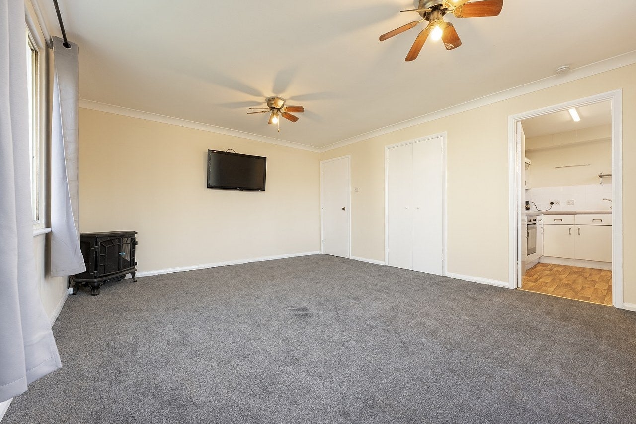 Flat Fairbairn Close in Greater London