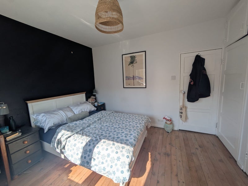 Room Forest Road in Greater London