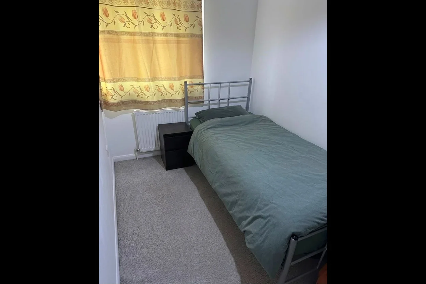 Room Midhurst Avenue in Greater London
