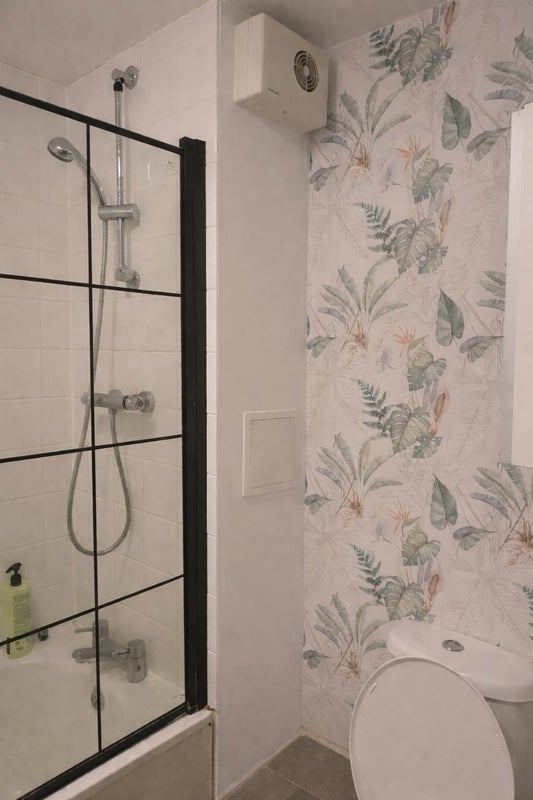 Room Cowley Road in Greater London