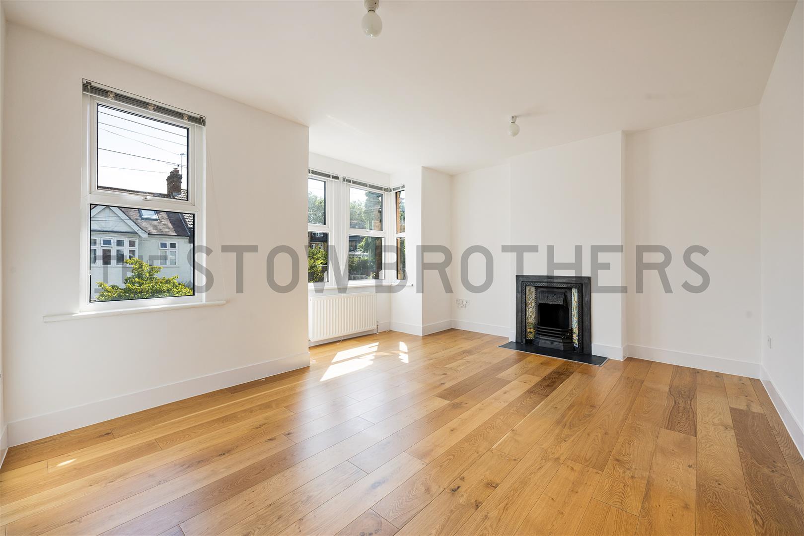 Flat Hurst Road in Greater London